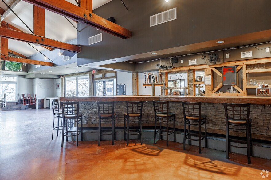 More Photos Of 6108 Loomis Rd, Farmington Lodge Meeting Hall For Lease