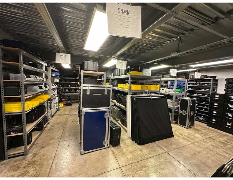 More Photos Of 11318-11320 Santa Monica Blvd, Los Angeles Storefront For Lease