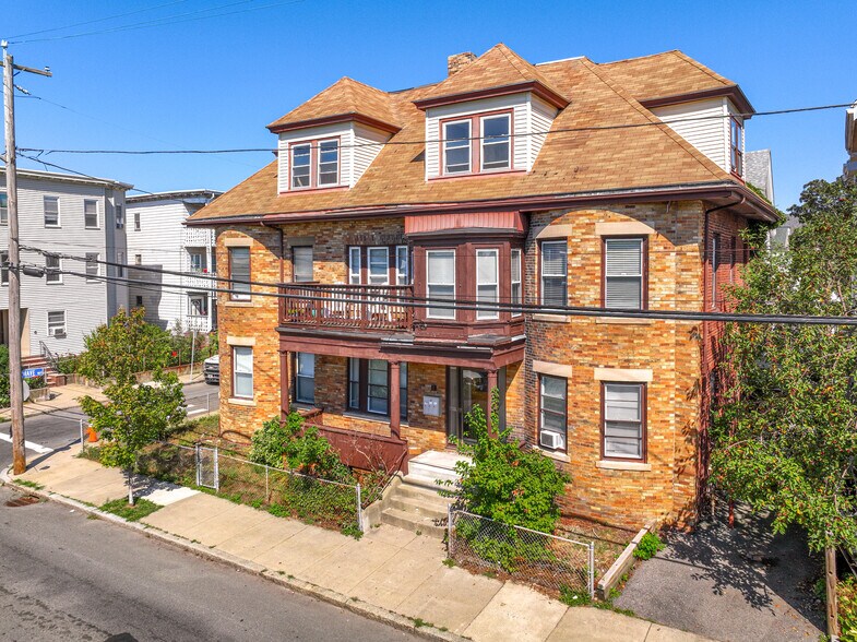 More Photos Of 5 Waveway Ave, Winthrop Apartments For Sale