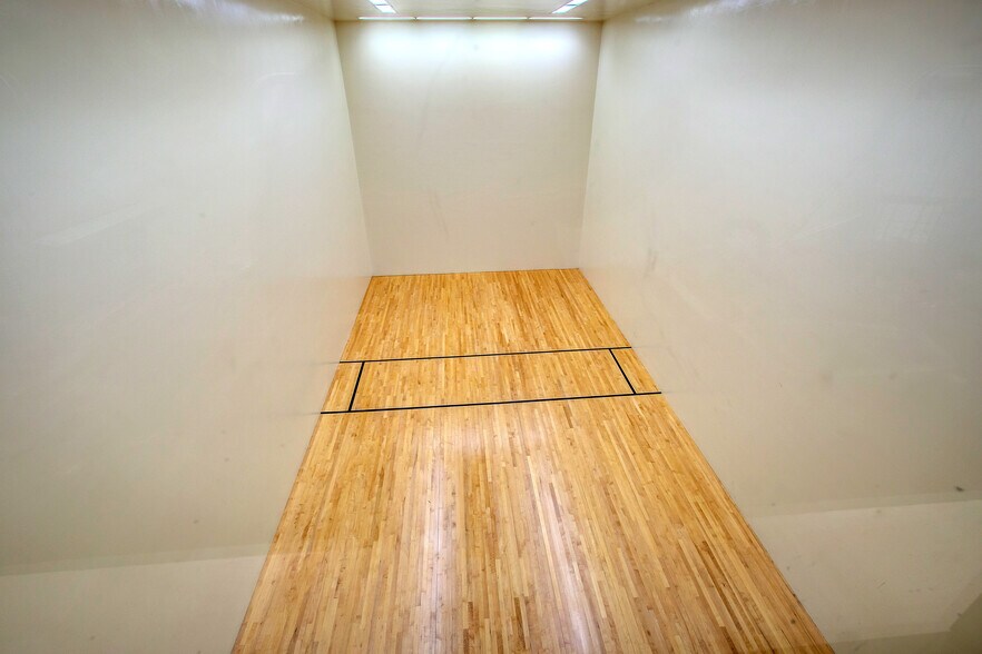 More Photos Of 8330-8350 Meadow Rd, Dallas Office For Sale
