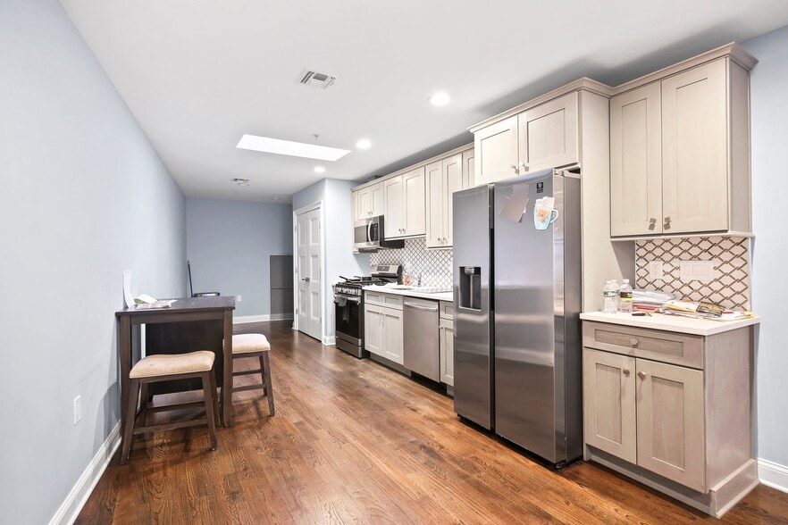 More Photos Of 19 Franklin St, Bloomfield Storefront Retail Office For Sale