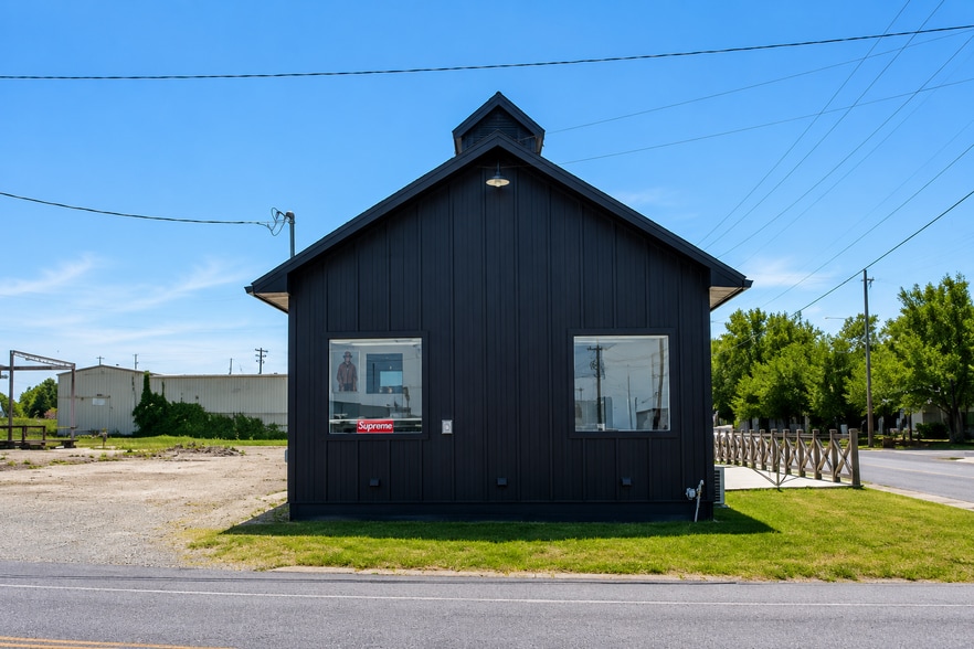 More Photos Of 101 N Mason St, Bowie Warehouse For Sale
