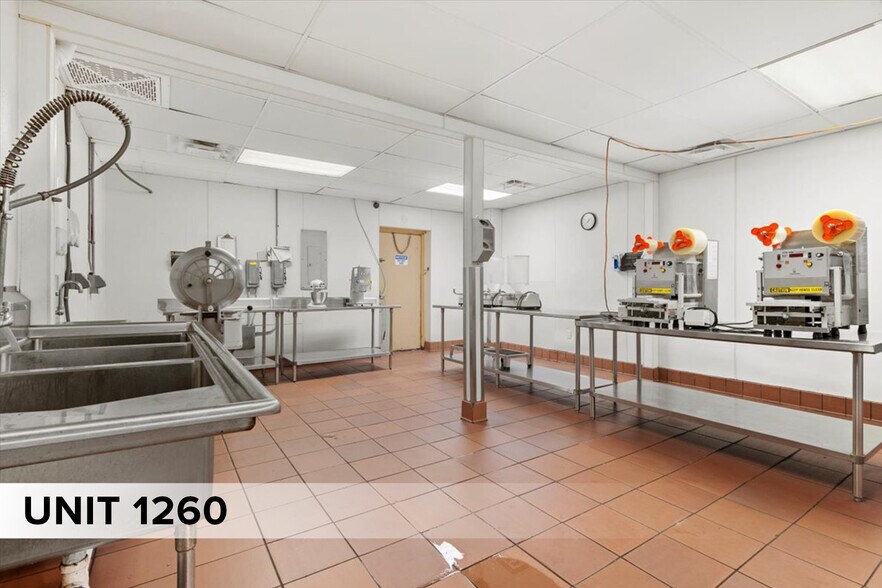 More Photos Of 1250-1264 SW Biltmore St, Port Saint Lucie Warehouse For Sale