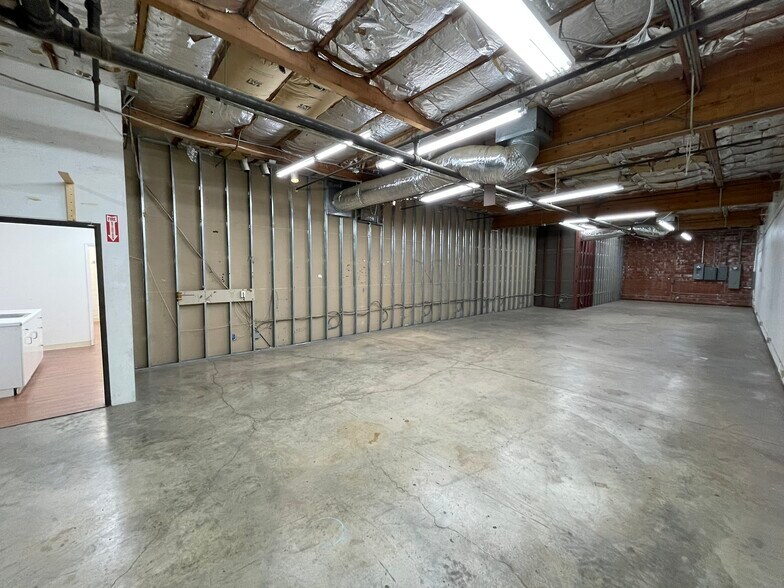 More Photos Of 3380 Livonia Ave, Los Angeles Light Manufacturing For Lease