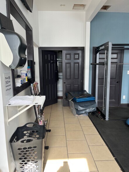 More Photos Of 2324-2326 E 44th St, Indianapolis Warehouse For Lease