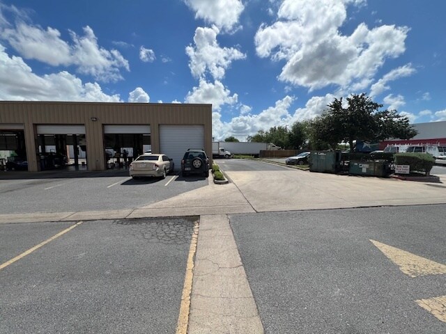More Photos Of 310 E Pecan Blvd, McAllen Storefront For Lease