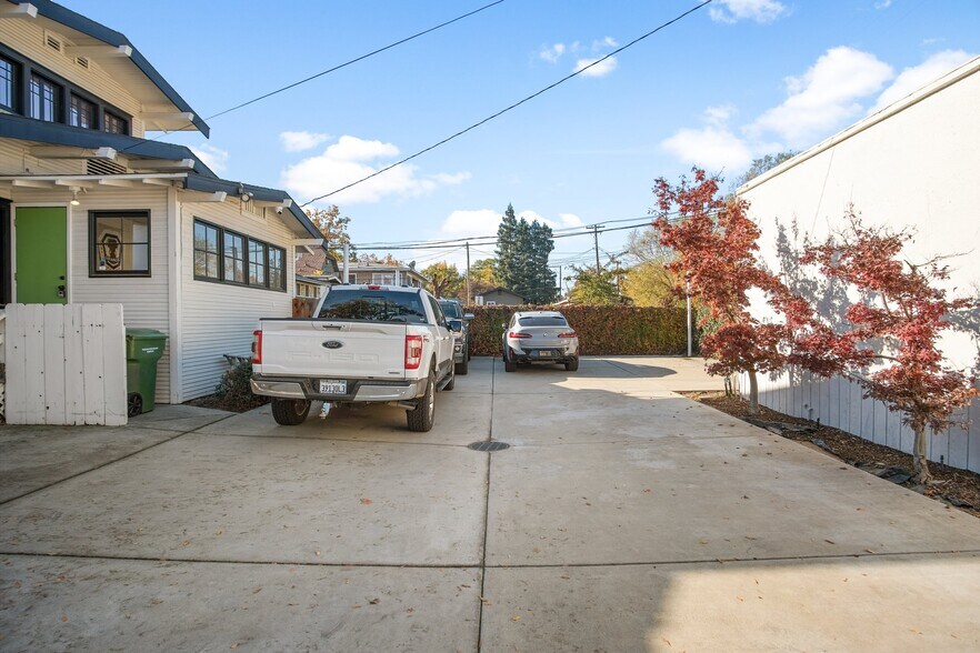 More Photos Of 741 E Main St, Turlock Office Residential For Lease