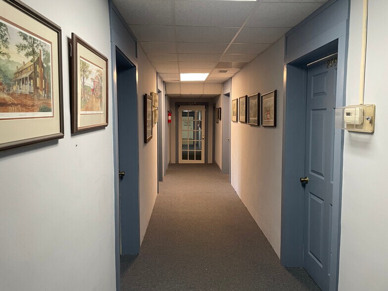 More Photos Of 1423 Washington St, Clarkesville Storefront Retail Office For Lease