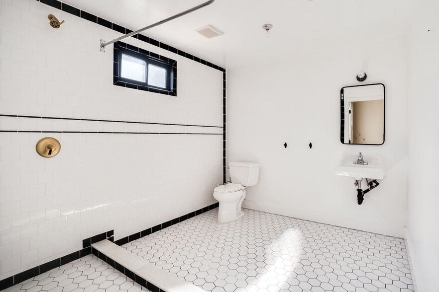 More Photos Of 6012 York Blvd, Los Angeles Office For Lease