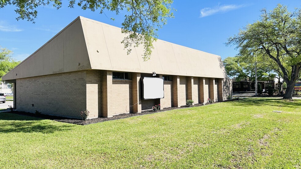 More Photos Of 6502 Memorial Dr, Texas City Medical For Sale