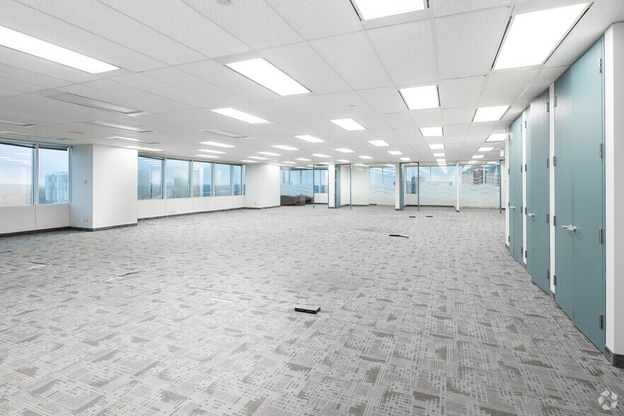 More Photos Of 1 Robert Speck Pky, Mississauga Unknown For Sale