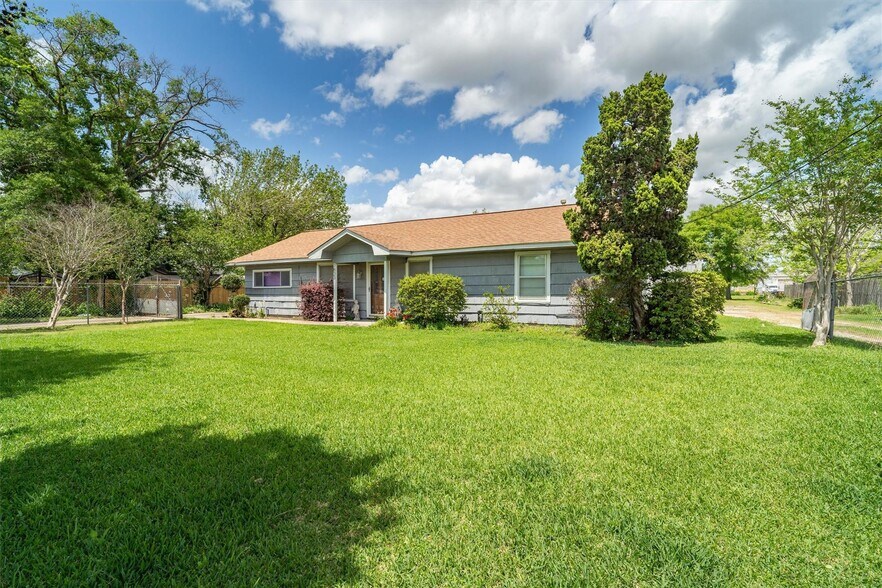 More Photos Of 7833 Almeda Genoa Rd, Houston Land For Sale