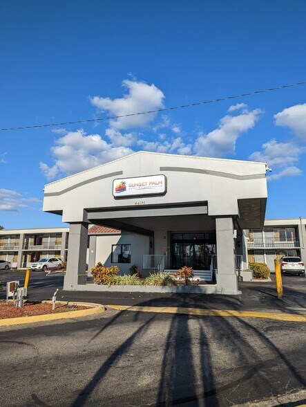 More Photos Of 44199 Highway 27 N, Davenport Hotel For Sale