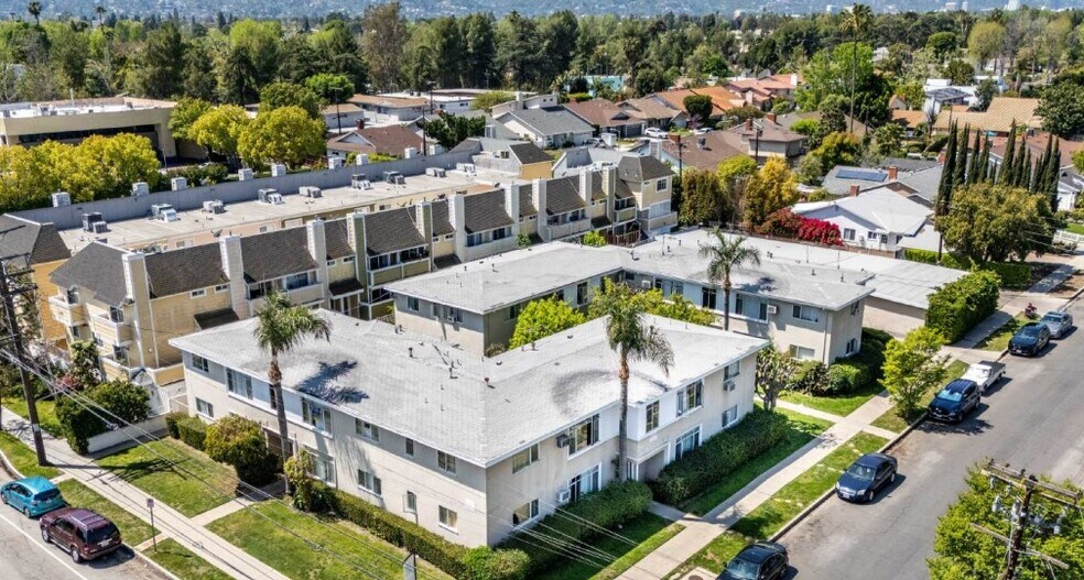 Primary Photo Of 5451 Whitsett Ave, Valley Village Apartments For Sale