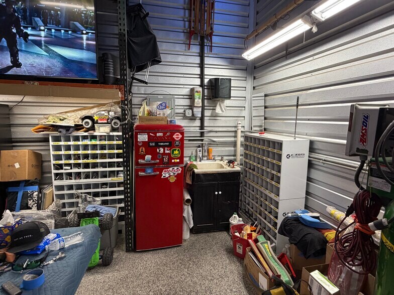 More Photos Of 9335 Commerce Center St, Highlands Ranch Warehouse For Sale