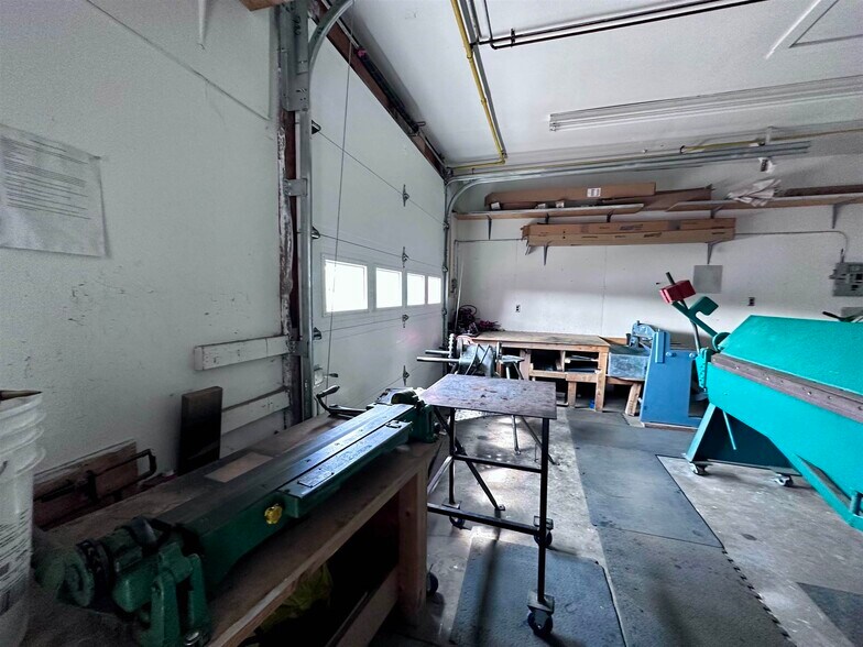 More Photos Of 347 Lake St, Sault Ste. Marie General Retail For Sale