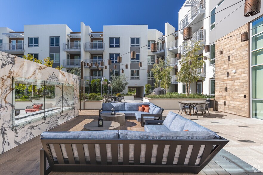 More Photos Of 585 Anton Blvd, Costa Mesa Apartments For Lease