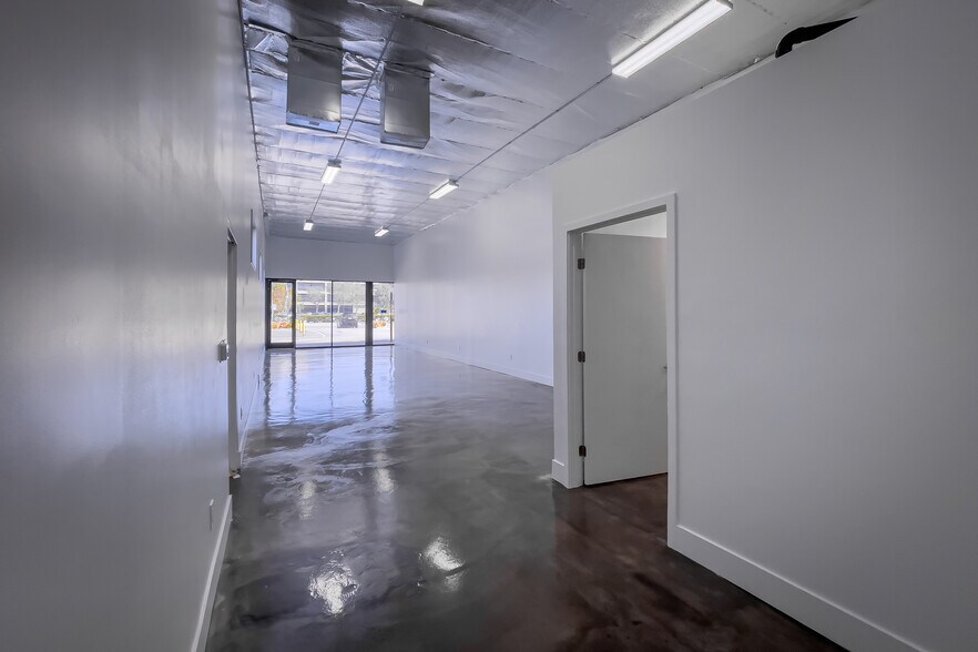 More Photos Of 5622 W Manchester Ave, Los Angeles General Retail For Lease