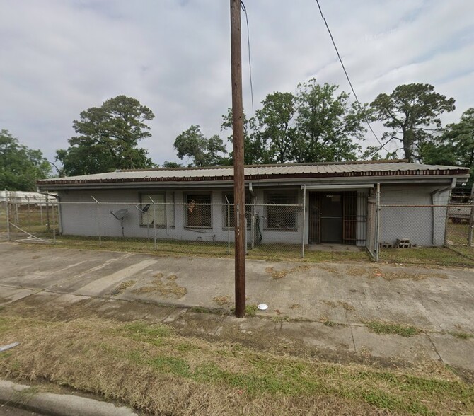 Primary Photo Of 7001 Weaver Rd, Houston Industrial For Sale