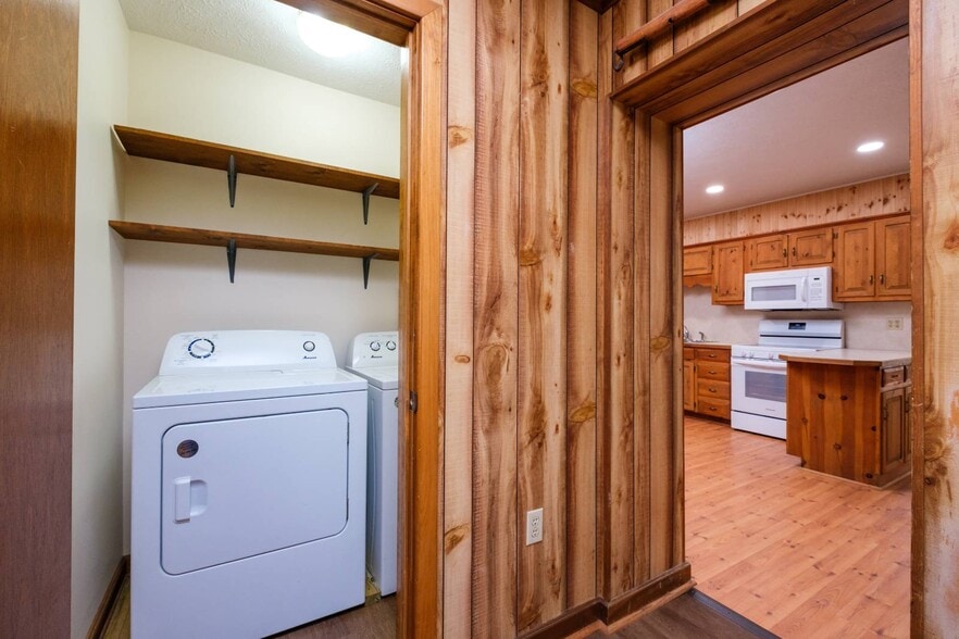 More Photos Of 9604 S Congress St, New Market Office For Sale