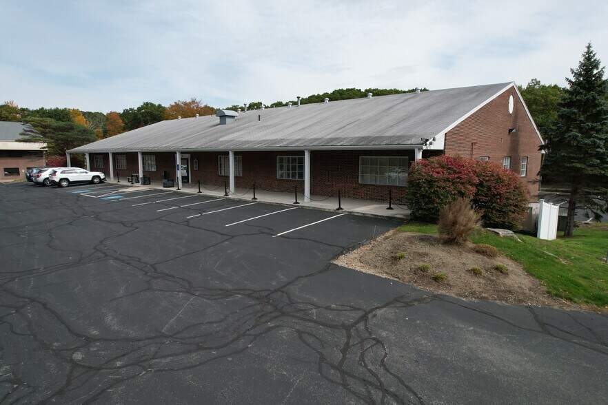 More Photos Of 23 Midstate Dr, Auburn Office For Lease