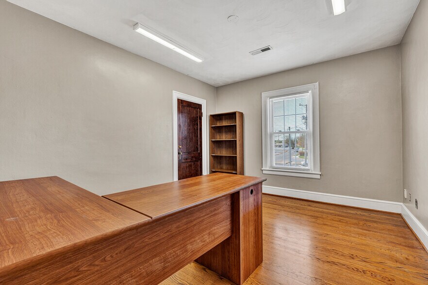 More Photos Of 5034 Williamson Rd NW, Roanoke Office For Lease
