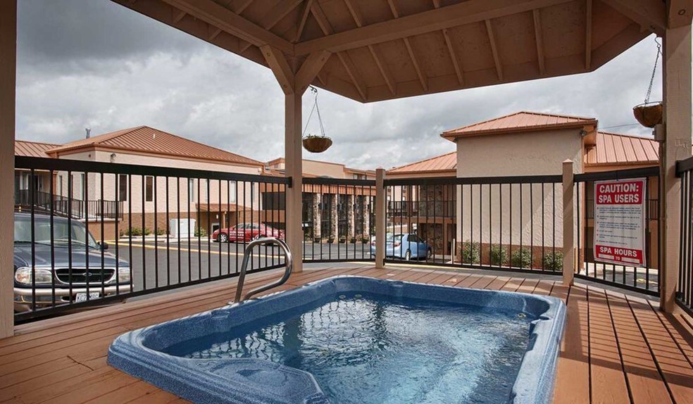 More Photos Of 3215 W 76 Country Blvd, Branson Hotel For Sale