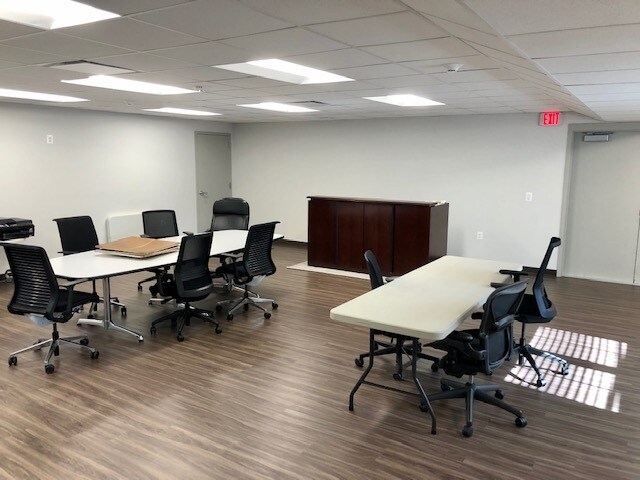 More Photos Of 3240 Ferry Landing Rd, Dunkirk Office For Lease