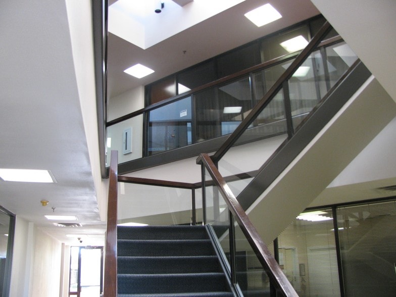 More Photos Of 2275 Westpark Ct, Euless Office For Sale