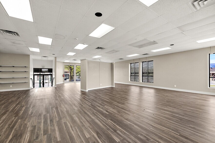 More Photos Of 150 E University Dr, Rochester Storefront Retail Office For Lease