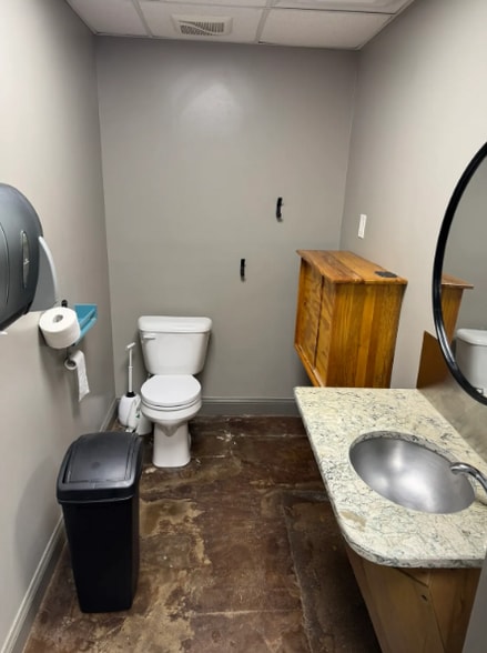 More Photos Of 215-219 Lovvorn Rd, Carrollton Warehouse For Sale