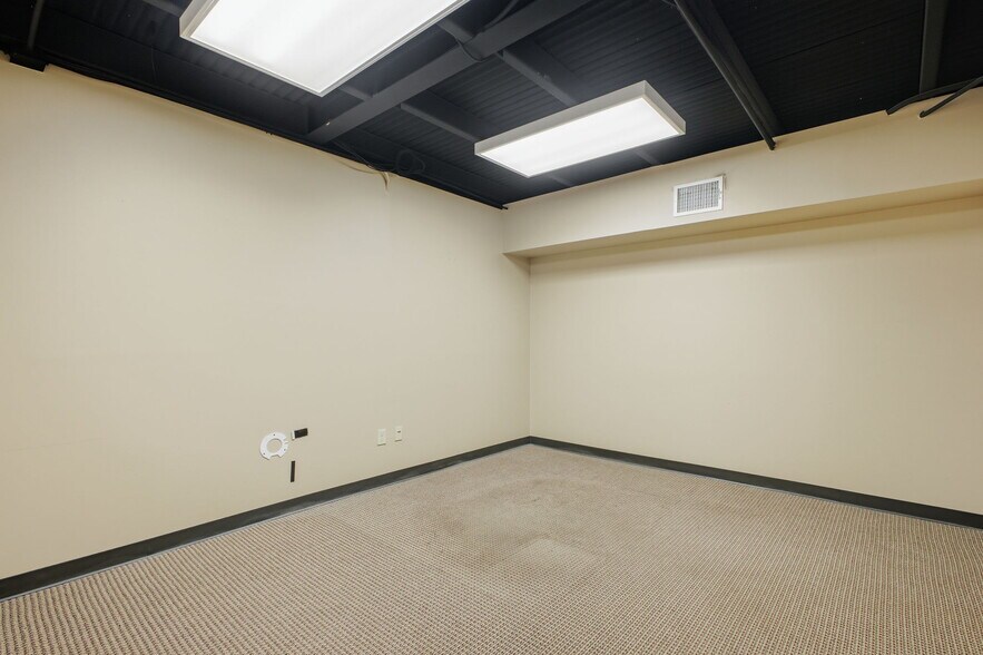 More Photos Of 2110 Mannix Dr, San Antonio Light Distribution For Lease