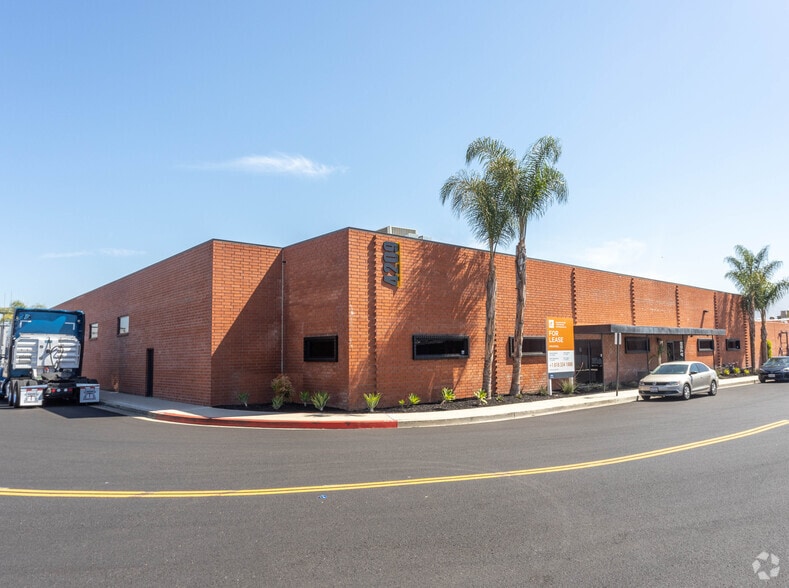 More Photos Of 4209 Vanowen Pl, Burbank Warehouse For Lease