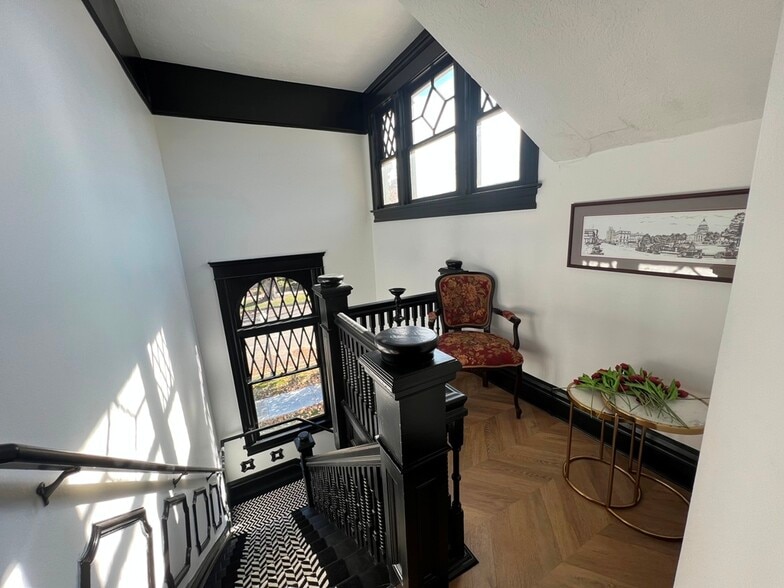 More Photos Of 100 W Main St, Boise Office Residential For Lease