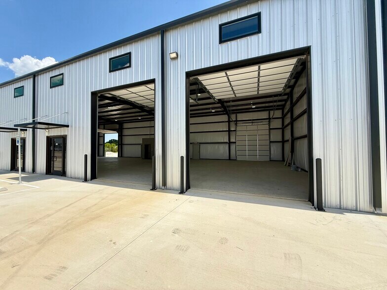 More Photos Of 142 Boyd Business Pky, Boyd Flex For Lease