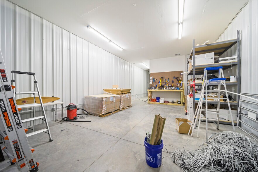 More Photos Of 1100 N Birch Ave, Broken Arrow Warehouse For Sale