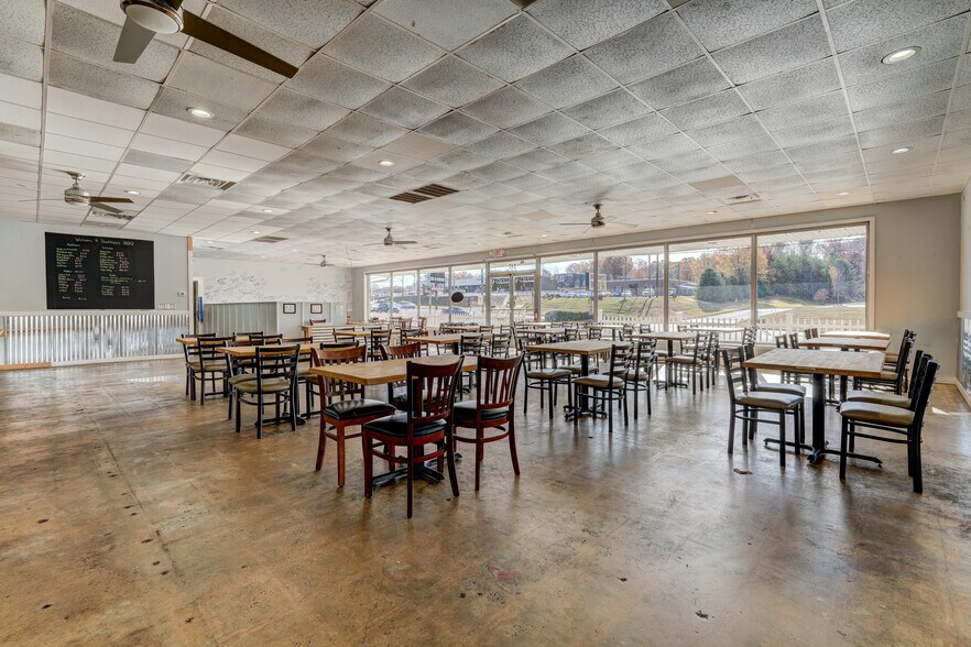 More Photos Of 247 W Kings Hwy, Eden Storefront Retail Office For Sale