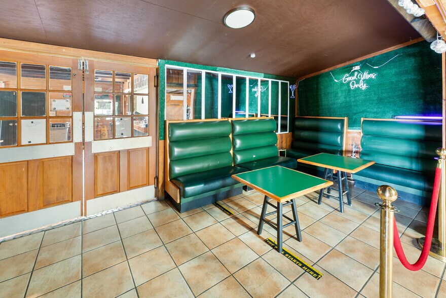 More Photos Of 512 S US Highway 301, Jesup Storefront For Sale