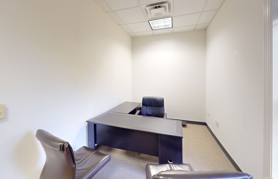 More Photos Of 192 Summerfield Ct, Troutville Office For Sale