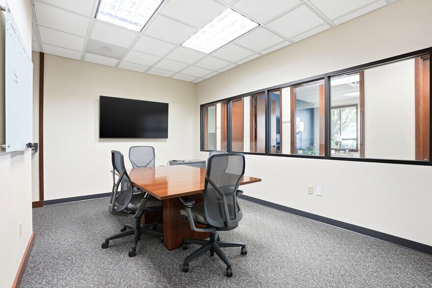 More Photos Of 925 Triple Crown Ave, Yakima Office For Sale
