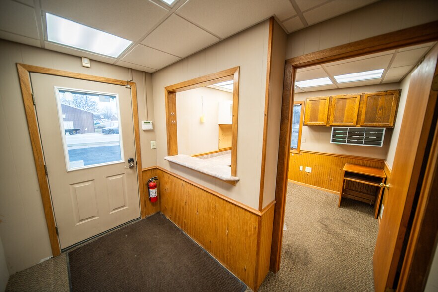 More Photos Of 1006 8th Ave SW, Austin Flex For Lease