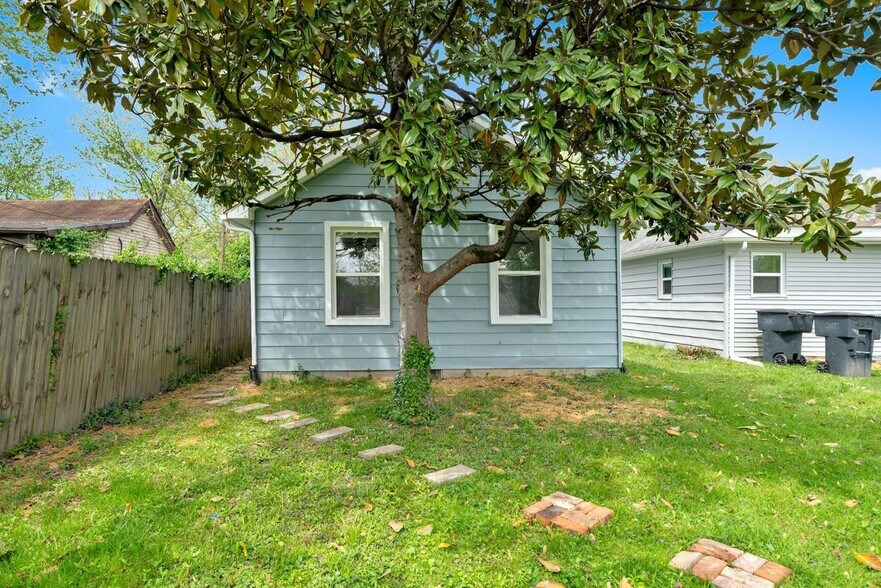 More Photos Of 2550 Broadway St, New Albany Apartments For Sale