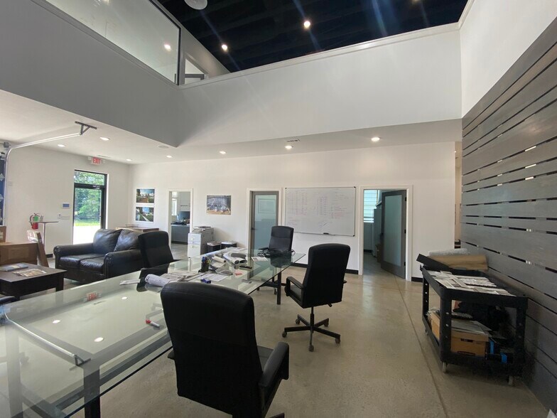 More Photos Of 87 W Colt Square Dr, Fayetteville Office Residential For Lease