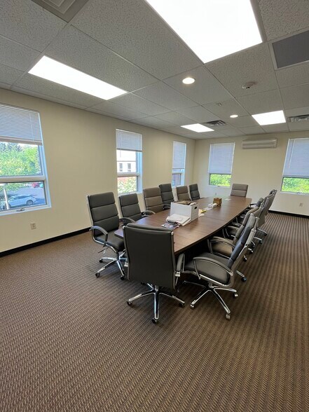 More Photos Of 875 Centerville Rd, Warwick Office For Sale