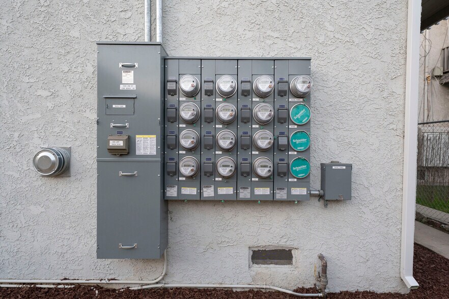 More Photos Of 1820 E 2nd St, Long Beach Apartments For Sale