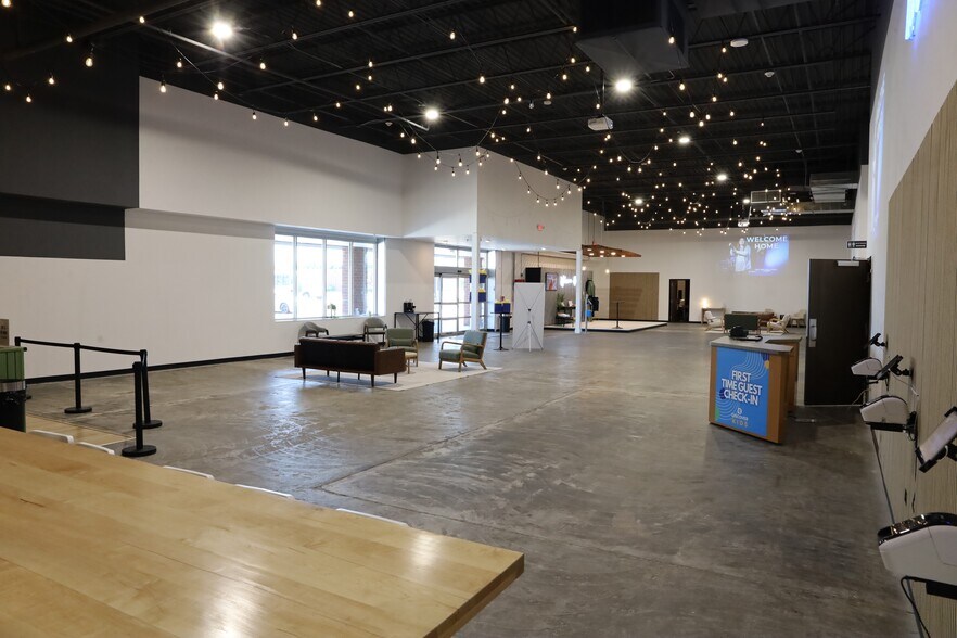 More Photos Of 2800 N Water St, Decatur General Retail For Sale