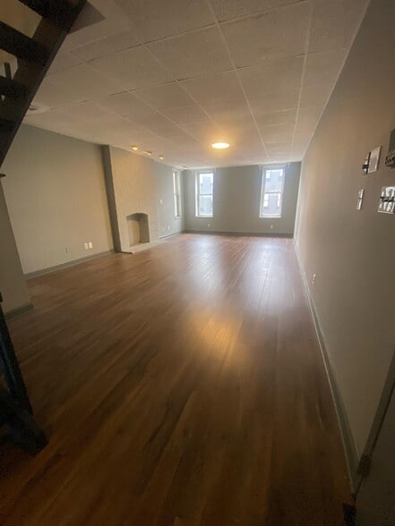 More Photos Of 1733-1735 Maryland Ave, Baltimore Bar For Lease