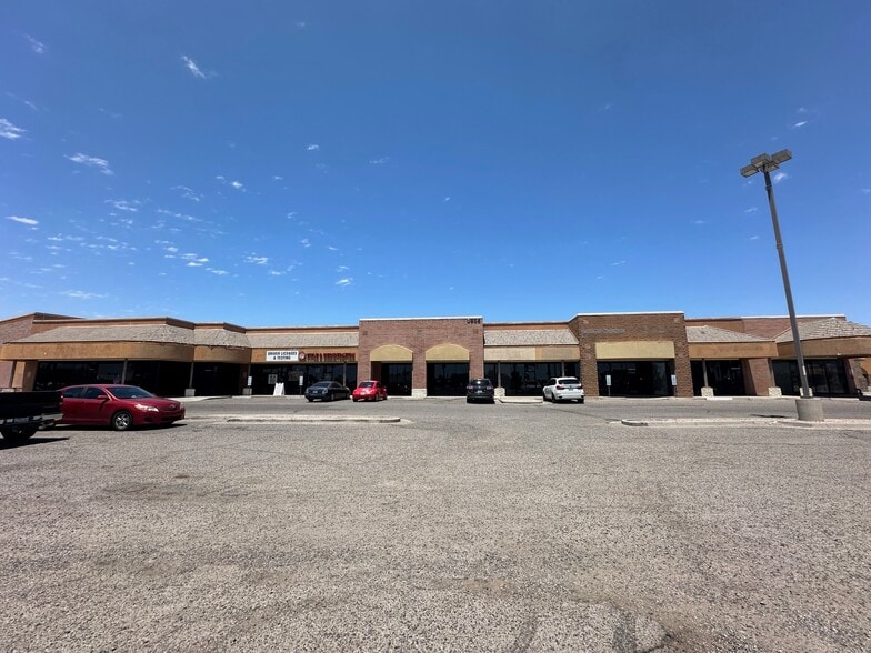 More Photos Of 2055 N Alma School Rd, Chandler Unknown For Lease