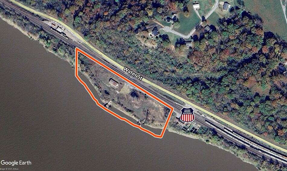 More Photos Of 550 Water St, Chester Land For Lease