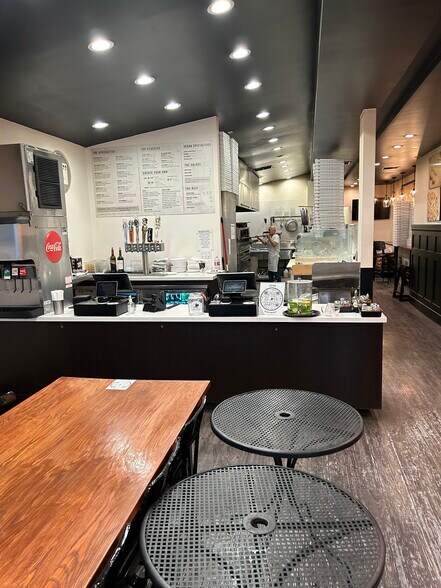 More Photos Of 241-243 S Beverly Dr, Beverly Hills Restaurant For Lease